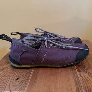 Women’s climbing approach shoes